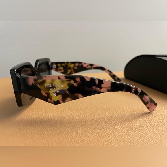 SOLD ❌ Prada PR-15YS 1AB5S0 Sunglasses Women's Black/Dark Grey Square Shape - Picture 2 of 10